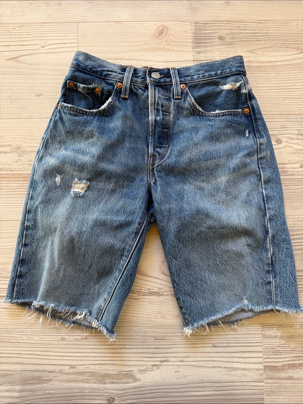 Levi’s 501 Mid Thigh Denim Short, Size 24